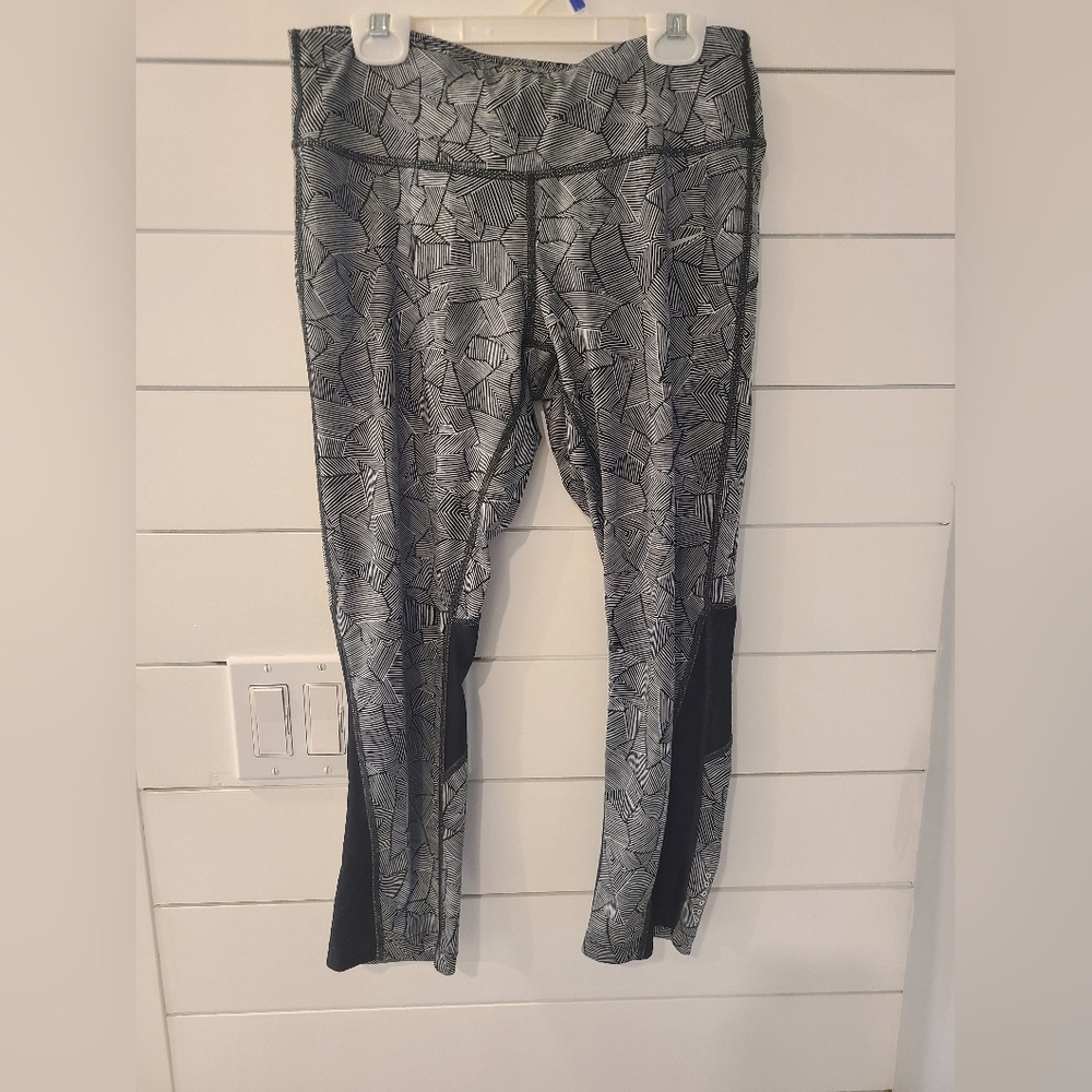 Nike Black and White Geometric Leggings